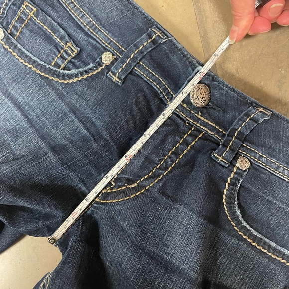 Silver Suki Mid Rise Capri - Picture 6 of 7